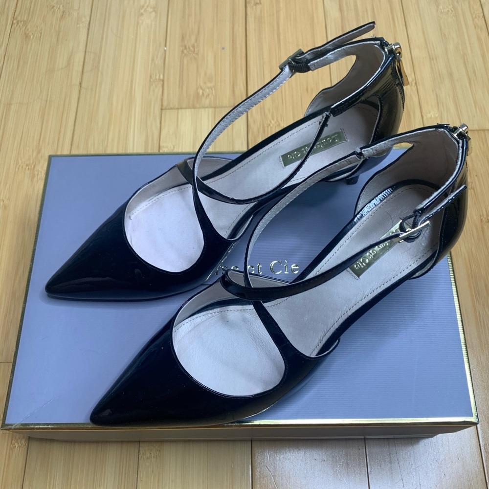 GENTLY WORN LOUISE ET CIE HEELS